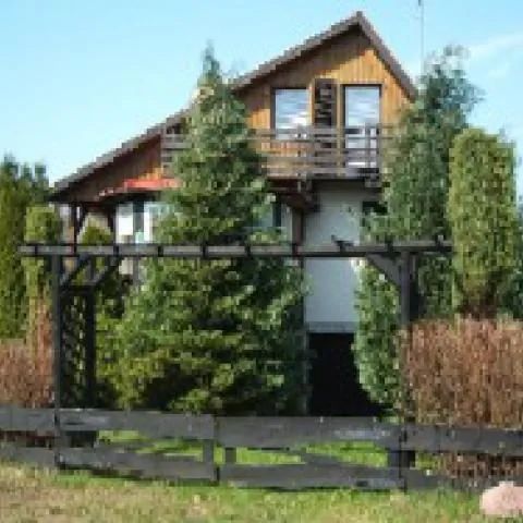 Domek letniskowy nad jeziorem koło Szczecinka Ciemino