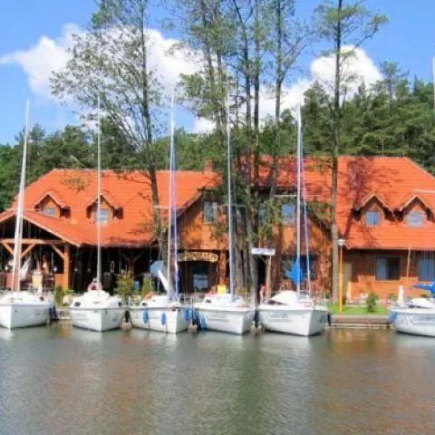 Kompleks Żeglarsko-Rekreacyjny POD DĘBEM Ruciane-Nida