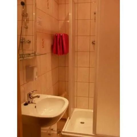 BAR KASKADA - POKOJE GOŚCINNE Paszowice