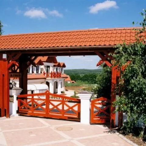 Pensjonat SARMACJA Ryn