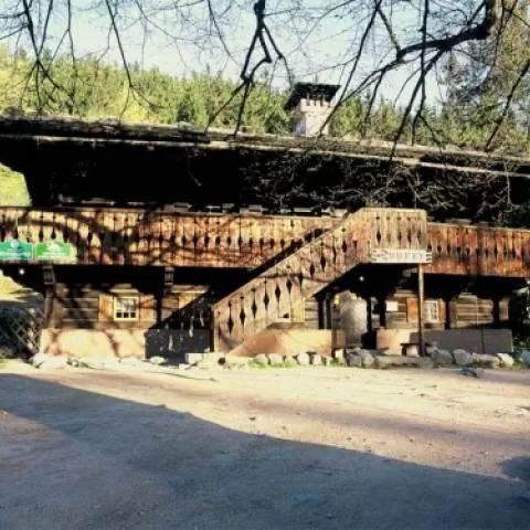 Schronisko PTTK  SZWAJCARKA Karpniki