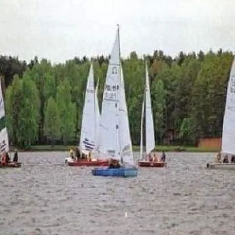 DOMEK LETNISKOWY NAD JEZIOREM. SŁAWA