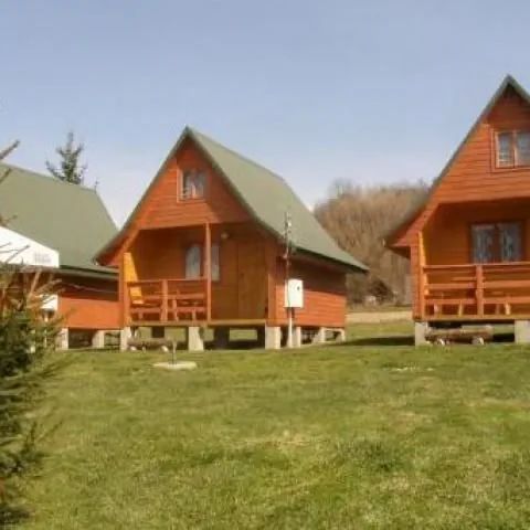 DOMKI LETNISKOWE U KAROLA Solina