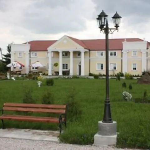 PAŁAC ŁAZIENKOWSKI Staszów
