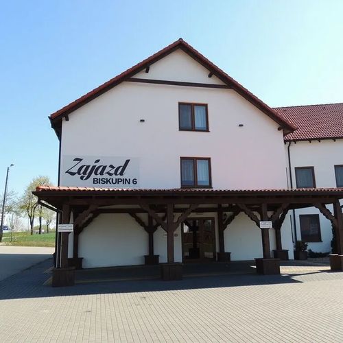 Zajazd w Biskupinie Biskupin