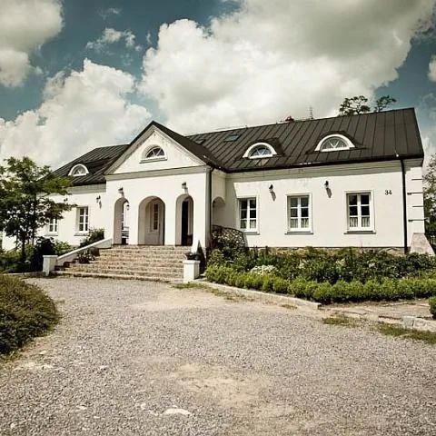 Dwór na Wichrowym Wzgórzu Klimontów
