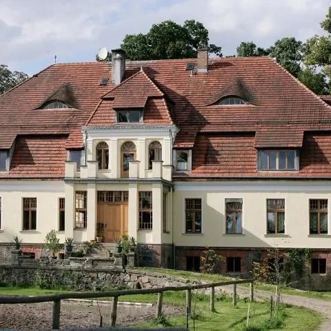 Dwór Nawino. Białogarda