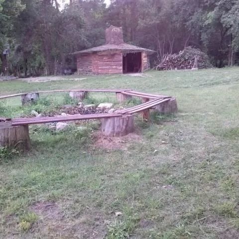 EMILEX.  POLE NAMIOTOWE Drawno