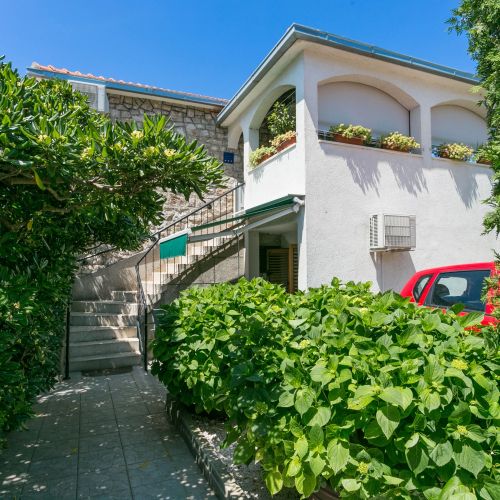 Apartments With Parking Space Mirca, Brač - 729 Mirca