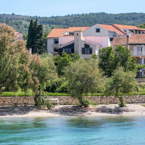 Apartments By The Sea Mirca, Brač - 732 Mirca