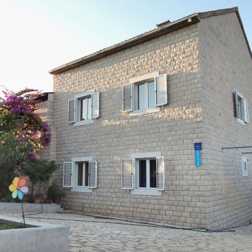 Apartments With Parking Space Mirca, Brač - 2838 Mirca – Mirca, Croația