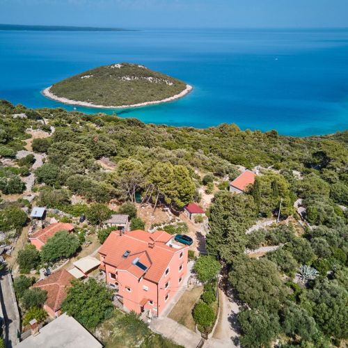Apartments With Parking Space Ćunski, Lošinj - 7867 Ćunski