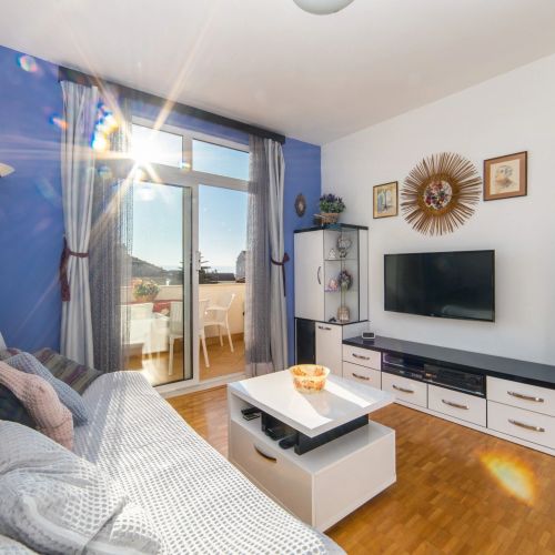 Apartments With Parking Space Makarska - 15375