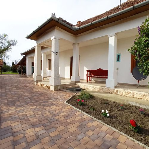 Kérész Vendégház Tiszabábolna