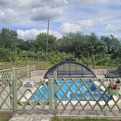 Tenkes Wellness Apartman Siklós – Siklós, Węgry