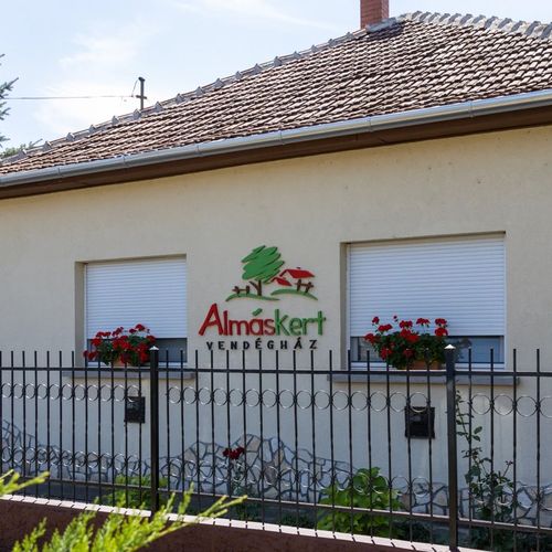 Almáskert Vendégház Fábiánsebestyén
