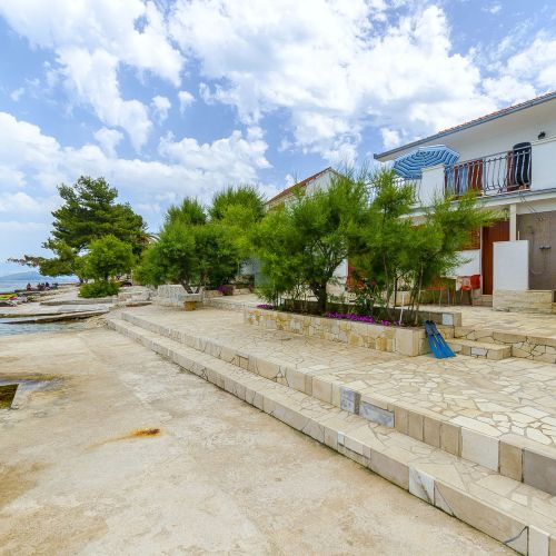 Apartments Marijana Arbanija