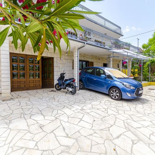 Apartments Vanja Arbanija