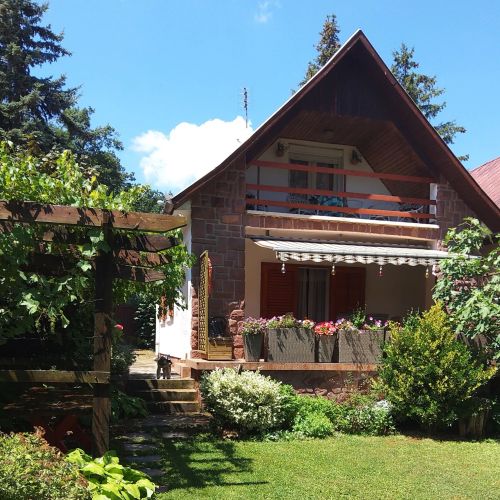 Balatonparti Kökényes Nyaralóház Balatonszepezd