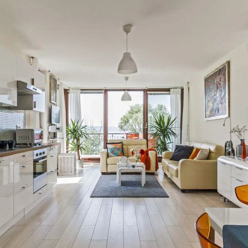 Panoramic Art Apartment with jacuzzi Balatonlelle – Balatonlelle, Ungaria