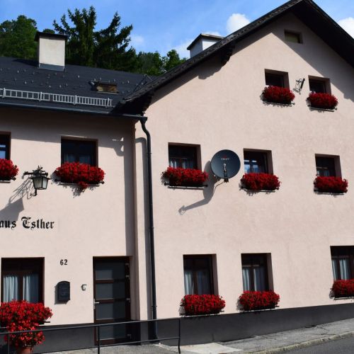 Apartmenthaus  Esther Ramingstein