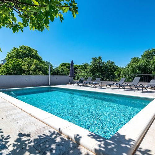 Ház Családok Részére Medencével Krnica, Marcana - 3029 Krnica