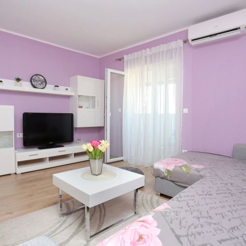 Apartments With Parking Space Makarska - 15841