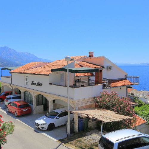 Apartmanok Parkolóhellyel Pisak, Omis - 16239 Pisak