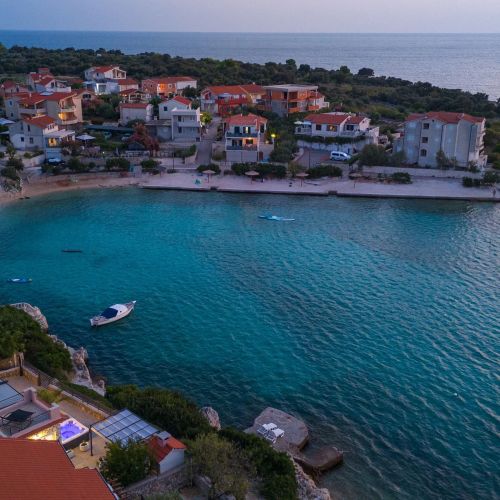 Beachfront Family-friendly House With Hot Tub Kanica, Rogoznica - 16304 Kanica – Kanica, Chorwacja