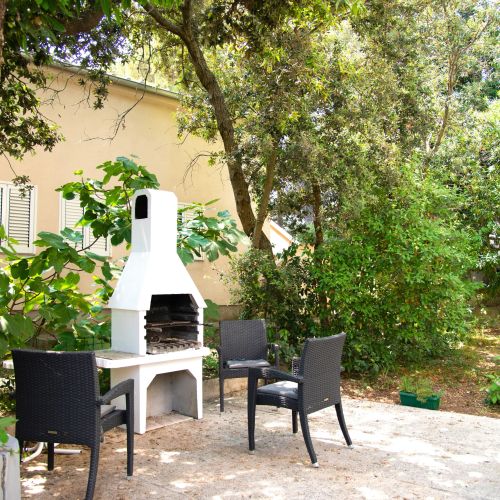 Apartments With Parking Space Artatore, Lošinj - 17591 Artatore