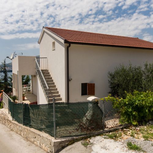 Apartments With Parking Space Trogir - 17609