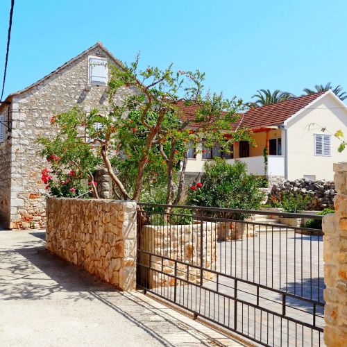 House Lara Vrboska