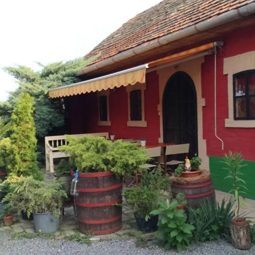 Hangonyi Pizzéria és Vendégház Hangony – Hangony, Ungaria