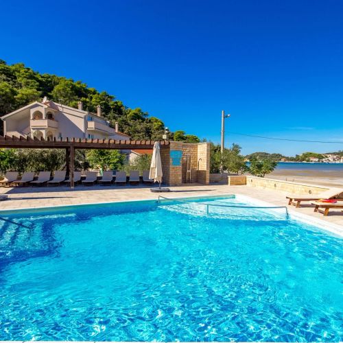 Lando Resort Kampor