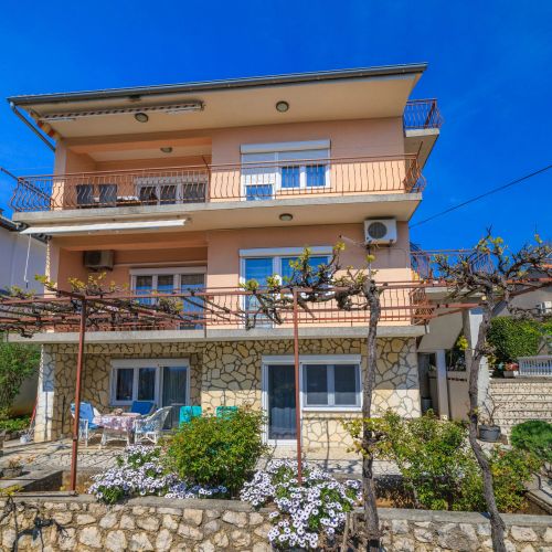 Apartments Melita Dramalj