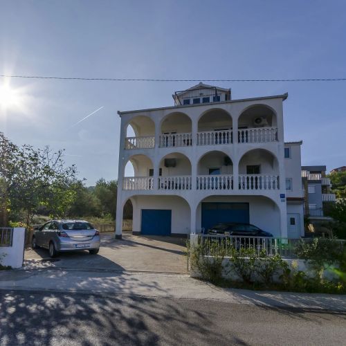 Apartments Tomislav Slatine