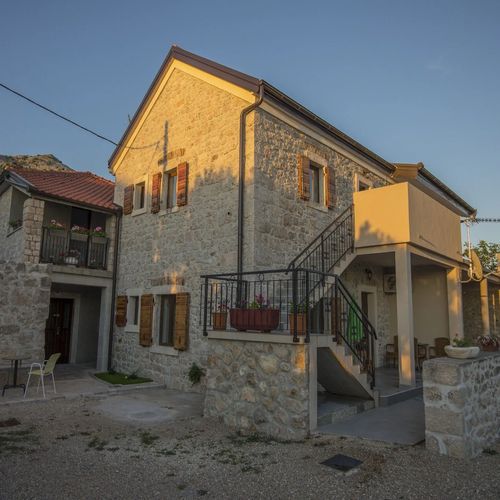 Apartments Punta-in the stone house Starigrad Paklenica
