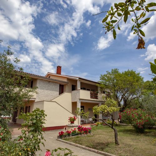 Apartments With Parking Space Valbandon, Fažana - 9708 Valbandon