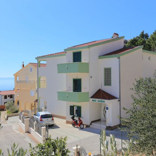 Apartments With Parking Space Makarska - 18213
