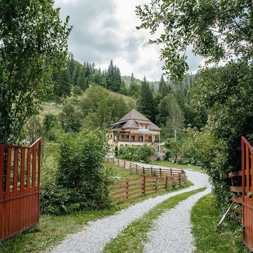 Pensiunea Giulia Gura Izbitei