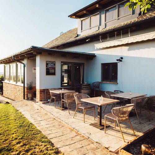 A Zöld Ajtós Ház Balatonlelle – Balatonlelle, Ungaria