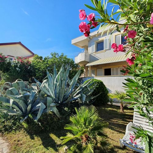 Sea & Garden Apartments Vir