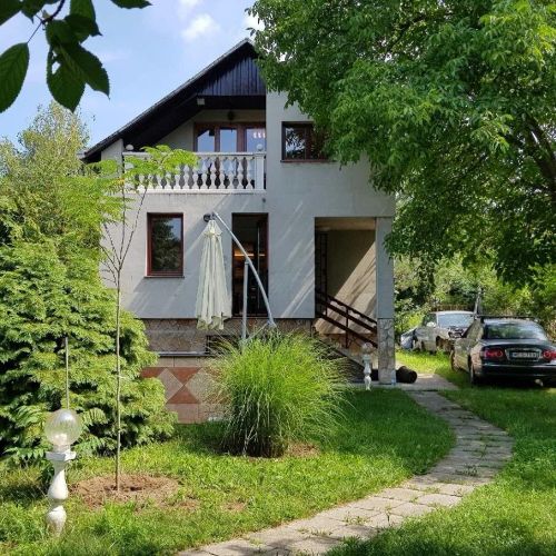 Medencés Deluxe Üdülőház Pilisszentiván – Pilisszentiván, Maďarsko