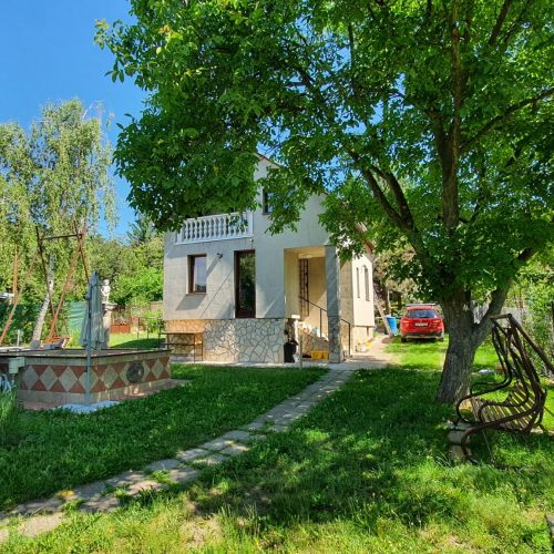 Medencés Deluxe Üdülőház Pilisszentiván