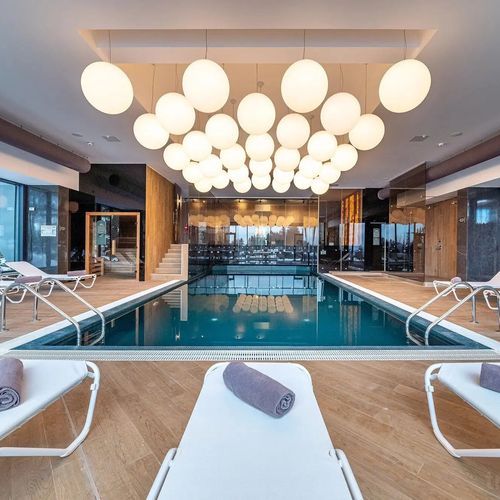 Complex Hotelier Cota O Mie Moroeni