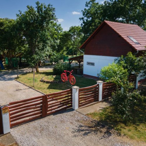 Piros Bicikli Vendégház Tiszafüred – Tiszafüred, Ungaria