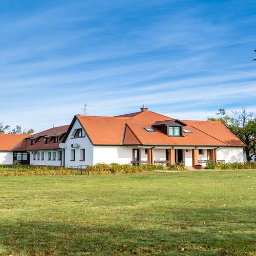 Sterbetz István Túzokvédelmi Látogatóközpont Dévaványa