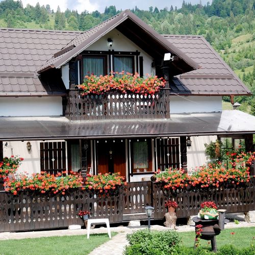 Casuta Izvorul Raraului (Duplex) Câmpulung Moldovenesc