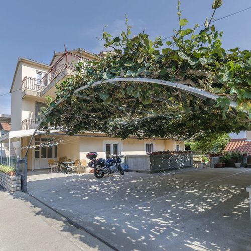 Apartments Mira I Vodice