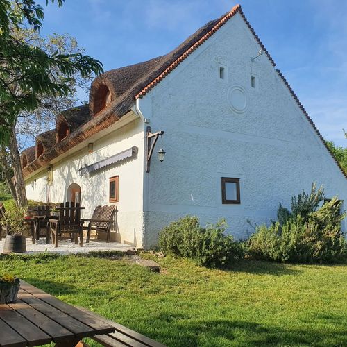 Péter Pince Nyaralóház Vászoly